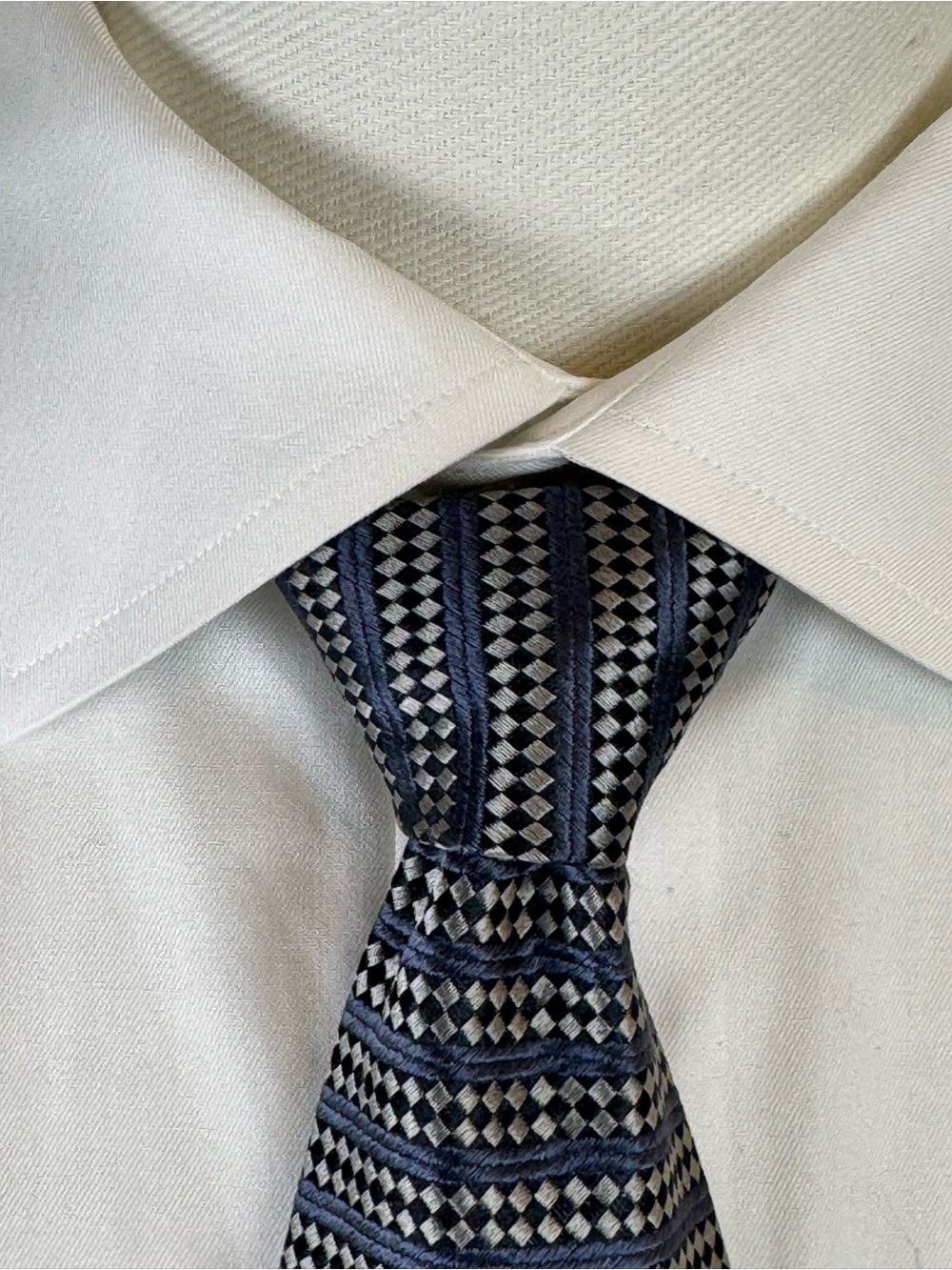 Matix Men’s Necktie Navy and Gray Geometric Jacquard Silk Tie